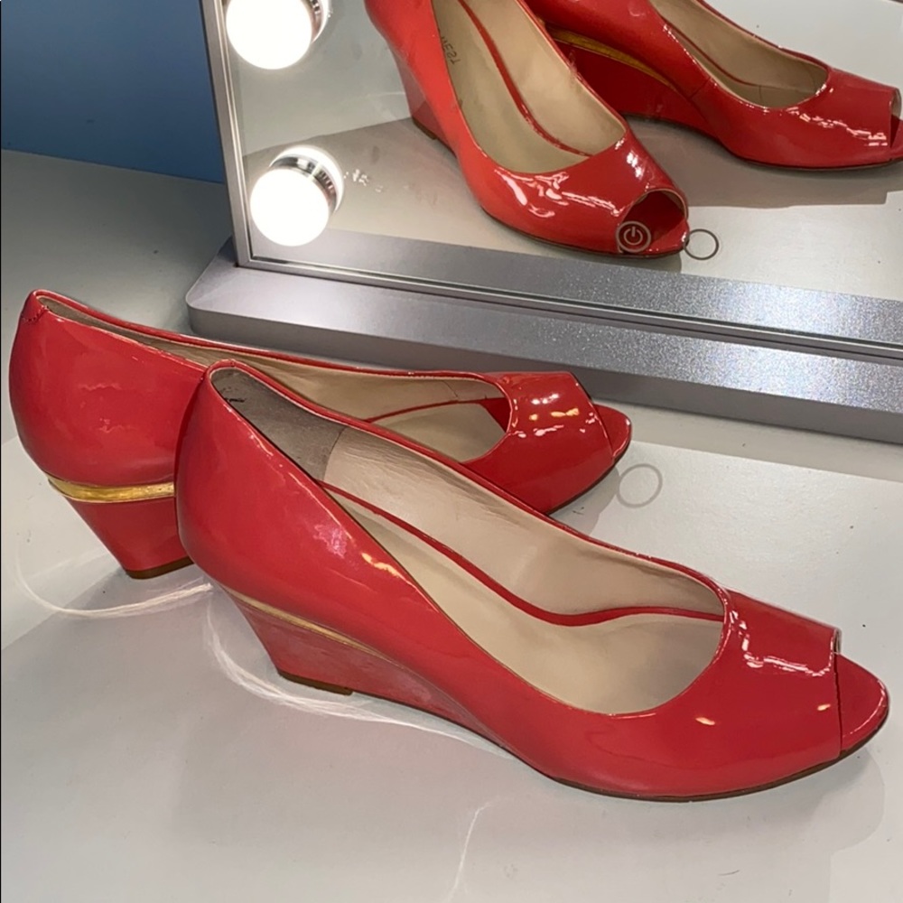 NINE WEST pink gold patent leather 2in heels
